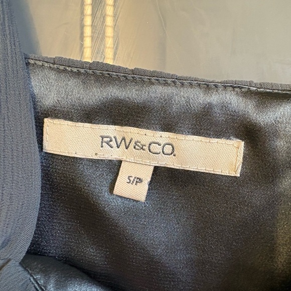 RW&CO. Grey Pleated Sleeveless lined billowy empire top women's size Small - Picture 3 of 11